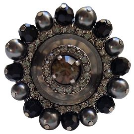 Lanvin Ring mit Perlen und schwarzen Steinen