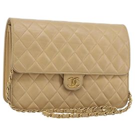 Bolso de hombro CHANEL Matelasse 25 de piel de cordero beige con cadena y CC dorados