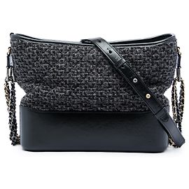 Bolso bandolera Gabrielle Chanel Medium de tweed negro y piel de becerro