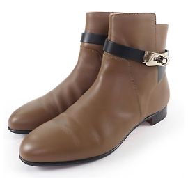 Botas Curtas Hermès Neo Kelly Buckle em couro 37.5