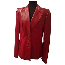 Blazer Escada in pelle rossa con decorazioni di perline