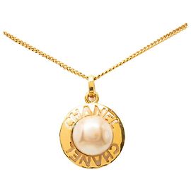 Collana con pendente logo vintage Chanel