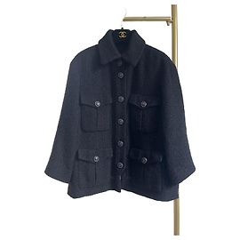 Casaco Chanel de tweed preto com quatro bolsos Tamanho 36