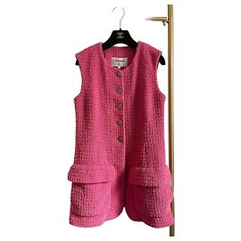 Casaco longo sem mangas Chanel 22S em tweed rosa