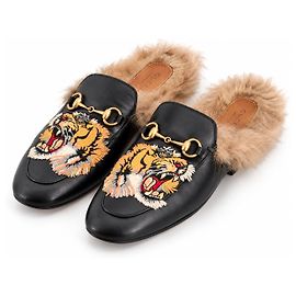 Gucci Princetown Mules aus schwarzem Leder mit Tiger-Stickerei