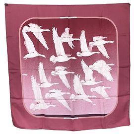 Foulard Hermès Vintage Burgundy Silk Oiseaux Migrateurs 1977 Latham