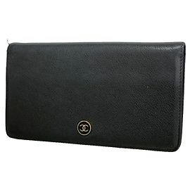 Carteira longa Chanel em couro preto