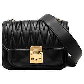 Miu Miu Bolso bandolera de piel de cordero suave matelassé negro