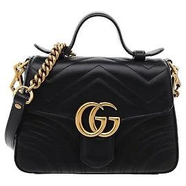 Gucci Three-dimensional chevron Matelasse quilted leather harmonizes with the antique gold double G logo on the front for a luxurious mood. The sturdy top handle allows for elegant tote styling, and