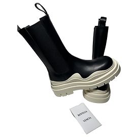 Bottega Veneta – Tire Boots in Black Leather with Ivory Soles – Size 38.5