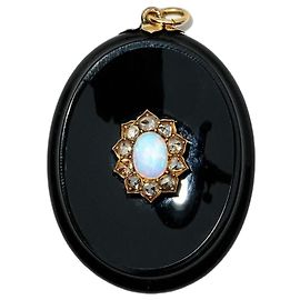 Autre Marque Fine spilla antica in oro con castone in opale e diamante