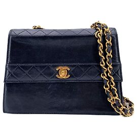 Chanel Bolsa tiracolo trapézio vintage em couro preto com acabamento acolchoado