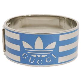 Brazalete Gucci de rayas esmaltadas