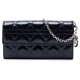 Portafoglio con catena Lady Dior in pelle vernice Cannage viola Dior