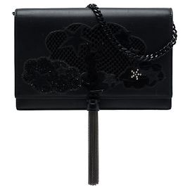 Autre Marque Saint Laurent Kate Wallet on Chain aus schwarzem Kalbsleder mit Cloud Star Applikation, klassischem Monogramm und Quaste