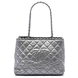 Borsa Chanel Silver Small Quilted Metallic Aged Calfskin Chain Me Tote
