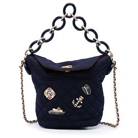 Chanel Blue Paris Hamburg gesteppte Woll-Bucket Bag mit Coco Sailor Charms