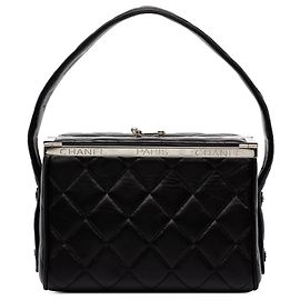 Borsa Vanity Box Chanel in pelle d'agnello matelassé nera