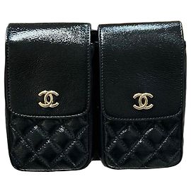 Chanel Umhängetasche aus schwarzem Lackleder