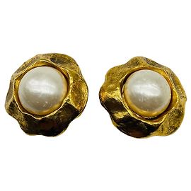 Chanel Vintage Gold Clip-On Ohrringe mit Perlenverzierung