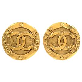 Orecchini a clip rotondi Chanel CC placcati in oro