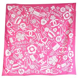 Carré en soie Chanel 20C Rose et Blanc avec logo CC