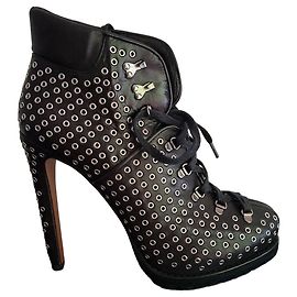 Alaïa Bottines à lacets en cuir noir clouté