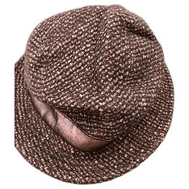 Cappello Patrizia Pepe in tweed marrone e beige con dettaglio in pelle