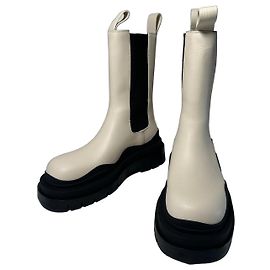 Bottega Veneta – Tire Boots in Sea Salt Leather with Black Soles – Size 37