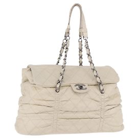 Bolso de hombro CHANEL Chain Matelasse de piel de cordero Ivory Silver CC