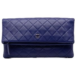 Clutch plegable Chanel Blue CC de piel de cordero acolchada