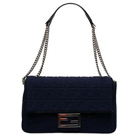 Borsa Baguette midi Fendi in tessuto tecnico blu con goffratura Zucca e catena, dimensione Large