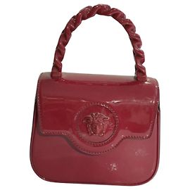 Versace Mini Bolso La Medusa de Cuero Charol Burgundy