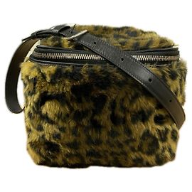 Céline Celine Fluffy Box Schultertasche aus Leoparden-Webpelz