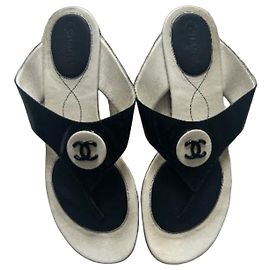 Chanel Flip-Flops / Sandals in navy blue and white patent leather - Size 39.5 EU