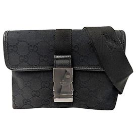 Gucci Handtasche aus schwarzem GG Canvas