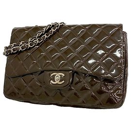 Borsa a tracolla Chanel in pelle verniciata viola