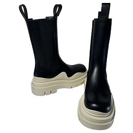 Bottega Veneta – Black Leather Tire Boots with Ivory Soles – Size 38