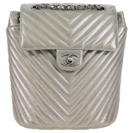 Chanel Urban Spirit Chevron aus Iridescent Kalbsleder Klein
