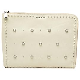 Clutch in pelle con borchie di perle finte bianche Miu Miu