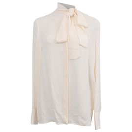Valentino Garavani Blusa Valentino com gola de laço em seda creme