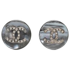 Pendientes de clip Chanel CC de perlas falsas y strass gris