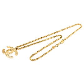 Colar com pingente filigrana Chanel CC banhado a ouro