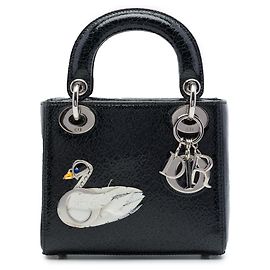 Dior Mini Lady Dior in pelle di cervo nera effetto ceramica con cigno gioiello