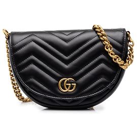 Gucci Mini GG Marmont Matelassé in pelle di vitello nera, borsa a tracolla a mezzaluna con patta