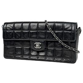 Borsa a tracolla Chanel in pelle nera