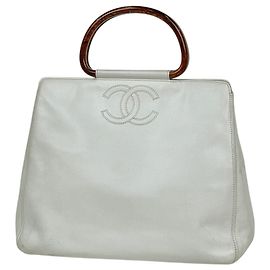 Borsa Chanel in pelle di vitello martellata bianca
