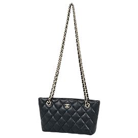 Borsa a tracolla Chanel in pelle di vitello martellata nera