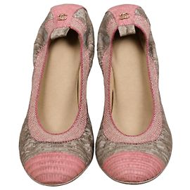 Chanel Décolleté in pelle di lucertola rosa