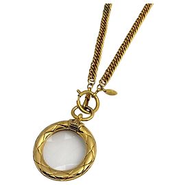 Collier Chanel plaqué or avec loupe